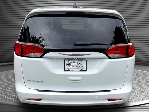Used 2019 Chrysler Pacifica L FWD image 5