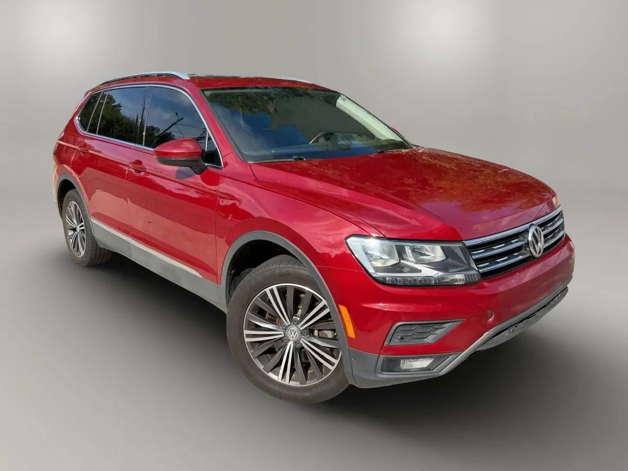 Used 2019 Volkswagen Tiguan SEL FWD image 2