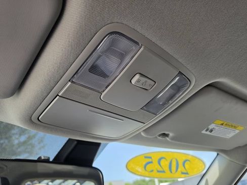 Certified 2025 Kia Soul LX w/ LX Technology Package FWD image 29