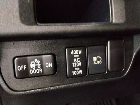 Used 2018 Toyota Tacoma TRD Off-Road image 17