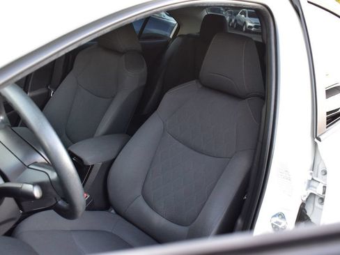 Used 2021 Toyota Corolla LE FWD image 15