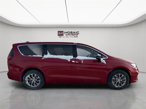 New 2026 Chrysler Pacifica Limited w/ Uconnect Theater Family Group image 9