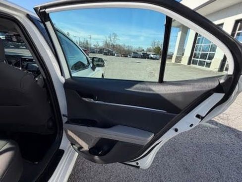 Used 2020 Toyota Camry LE w/ Convenience Package FWD image 12