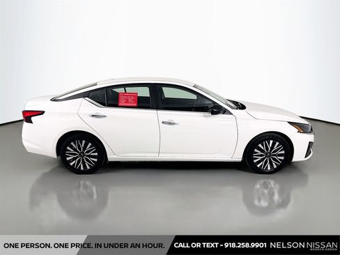 Certified 2025 Nissan Altima 2.5 SV image 4