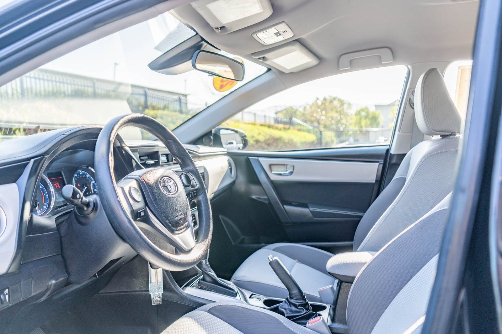 Used 2019 Toyota Corolla LE w/ Carpet Mat Package (TMS) FWD image 15