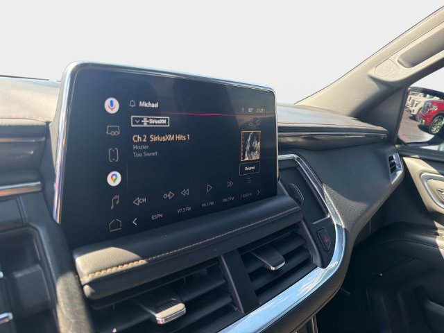 Used 2022 GMC Yukon XL AT4 w/ AT4 Premium Package AWD/4WD image 19