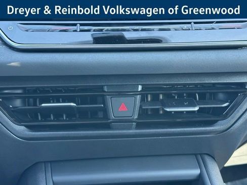 New 2025 Volkswagen Tiguan SE R-Line image 21