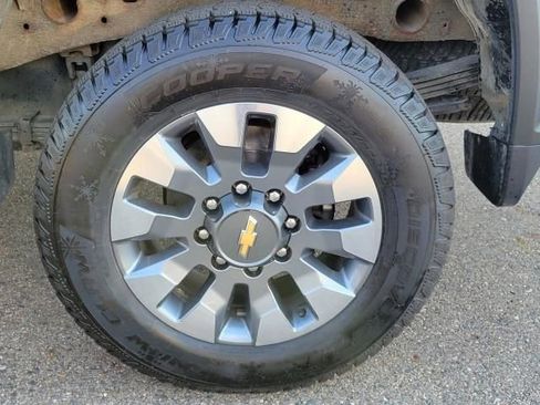 Used 2022 Chevrolet Silverado 2500 Custom w/ Custom Value Package AWD/4WD image 8