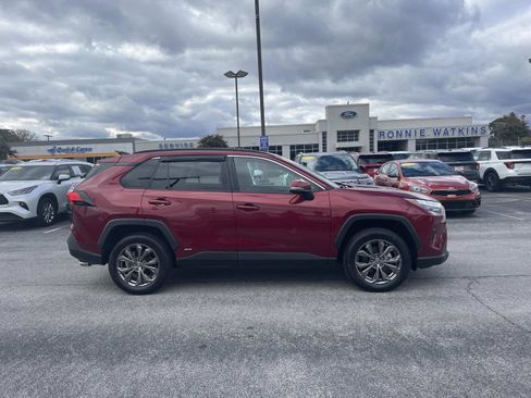 Used 2022 Toyota RAV4 XLE Premium image 2