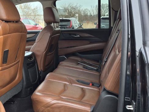 Used 2019 Cadillac Escalade ESV Premium Luxury image 7