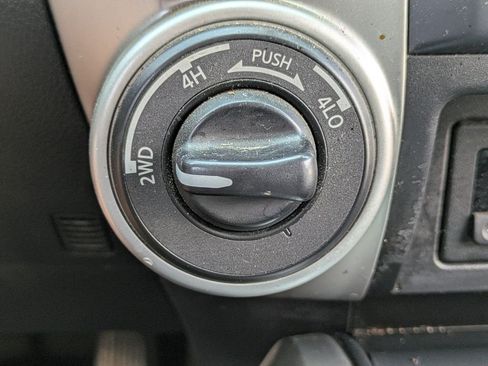 Used 2016 Nissan Titan SV AWD/4WD image 23