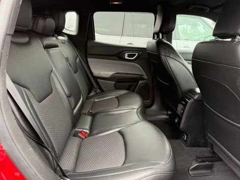 Used 2024 Jeep Compass Latitude AWD/4WD image 11