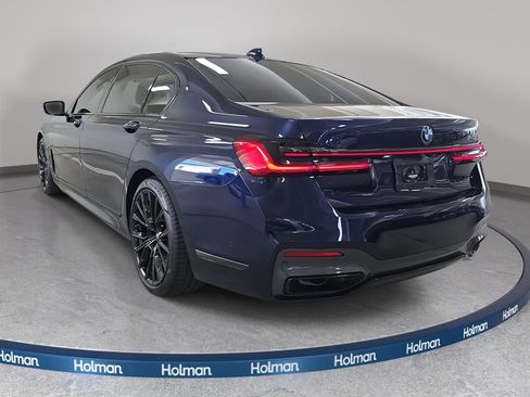 Used 2022 BMW 740i w/ M Sport Package image 9