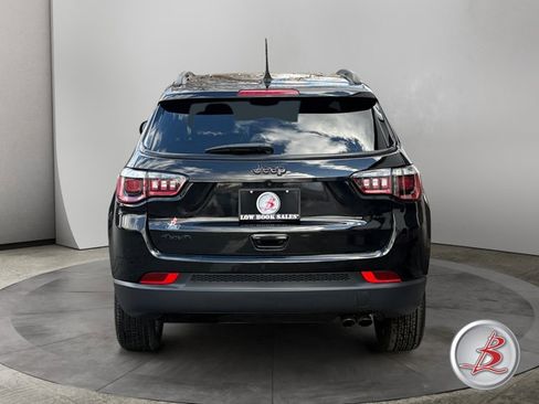 Used 2020 Jeep Compass Latitude AWD/4WD image 6