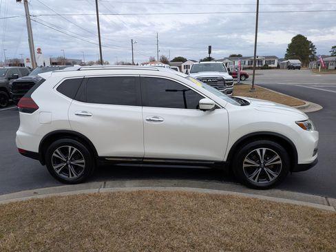 Used 2018 Nissan Rogue SL image 4