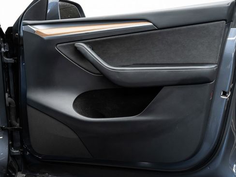 Used 2023 Tesla Model Y Long Range image 21