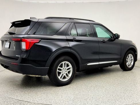 Used 2025 Ford Explorer Active AWD/4WD image 5