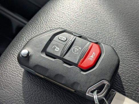 Used 2024 Jeep Wrangler Unlimited Sahara AWD/4WD image 30
