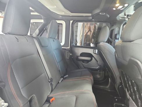 Used 2021 Jeep Wrangler Unlimited Rubicon image 39