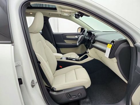 New 2026 Volvo XC40 B5 Plus w/ Climate Package image 18