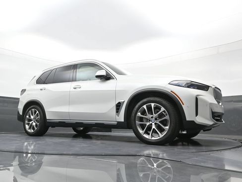 Used 2024 BMW X5 xDrive40i w/ Premium Package AWD/4WD image 22