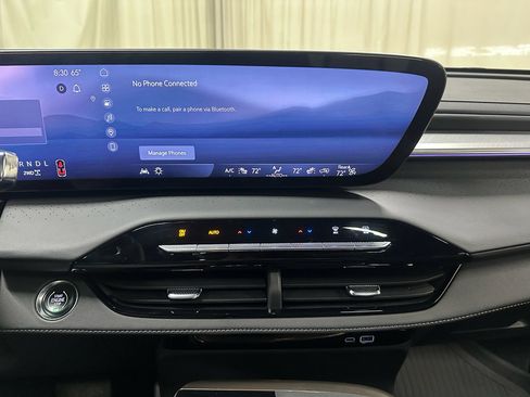 Certified 2025 Buick Enclave Avenir image 33