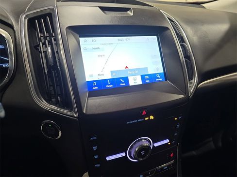 Used 2020 Ford Edge Titanium image 23