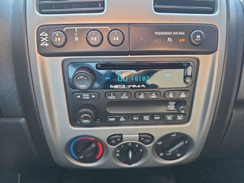 Used 2011 Chevrolet Colorado LT w/ Power Convenience Package AWD/4WD image 9