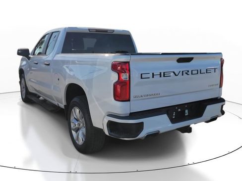 Used 2020 Chevrolet Silverado 1500 Custom w/ Custom Value Package image 3