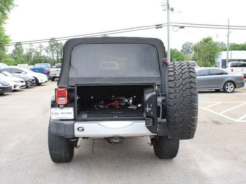 Used 2012 Jeep Wrangler Unlimited Sahara w/ Connectivity Group AWD/4WD image 11