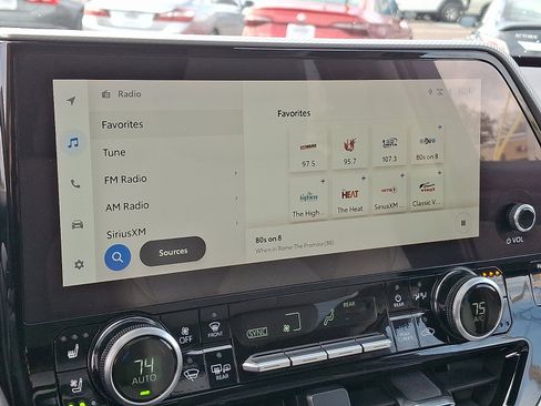 Used 2023 Toyota Highlander Platinum image 18