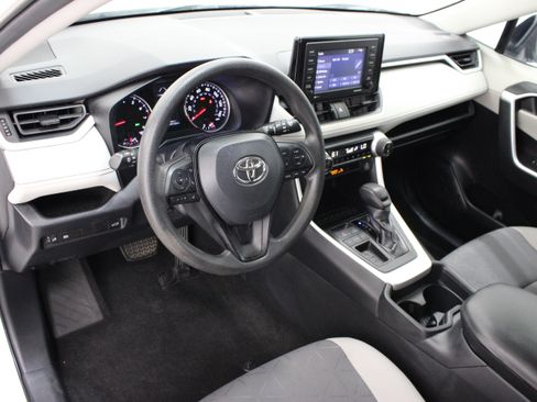Used 2020 Toyota RAV4 XLE w/ Convenience Package FWD image 13
