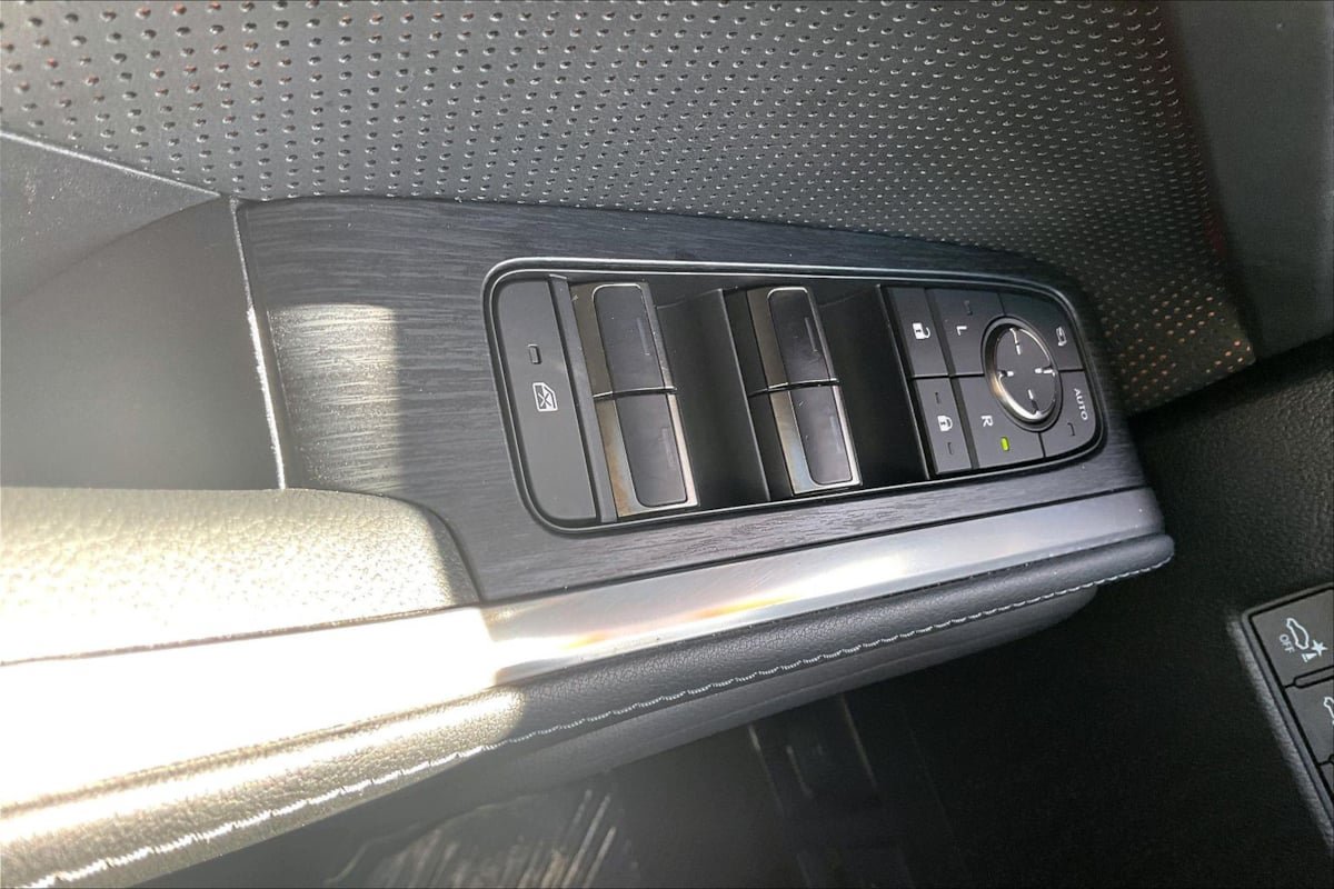 Used 2024 Lexus GX 550 w/ Accessory Package (Z1) AWD/4WD image 36