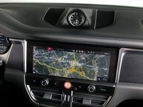 Certified 2022 Porsche Macan GTS image 18