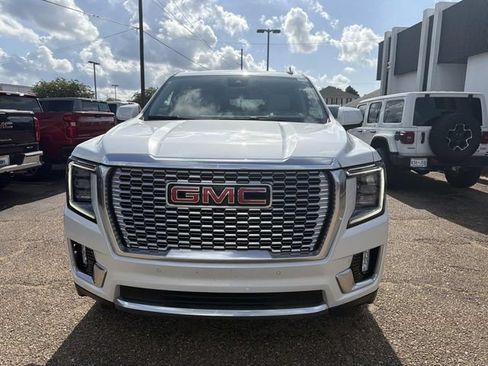 Used 2023 GMC Yukon XL Denali RWD image 2