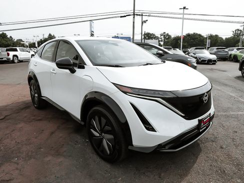 Used 2024 Nissan Ariya AWD image 3