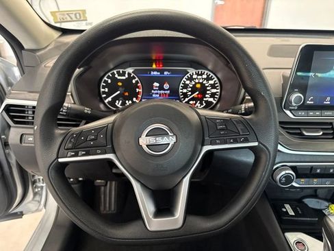 Used 2024 Nissan Altima 2.5 SV FWD image 26