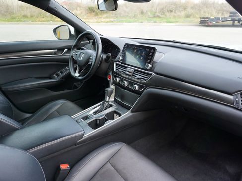 Used 2018 Honda Accord Sport image 16