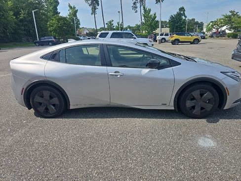 Used 2024 Toyota Prius LE AWD/4WD image 4