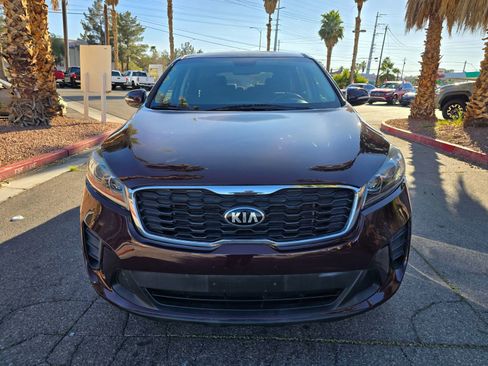 Used 2019 Kia Sorento LX image 2