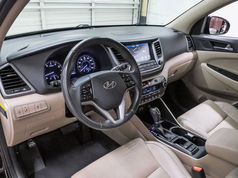 Used 2017 Hyundai Tucson SE Plus FWD image 2