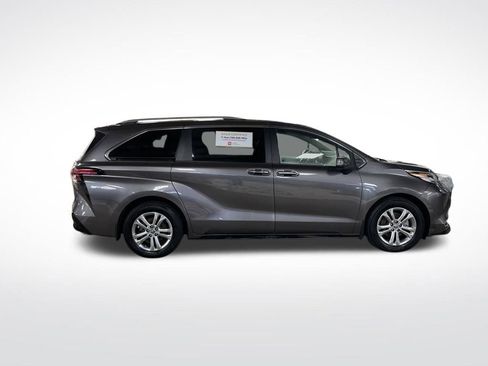 Certified 2023 Toyota Sienna Platinum image 6