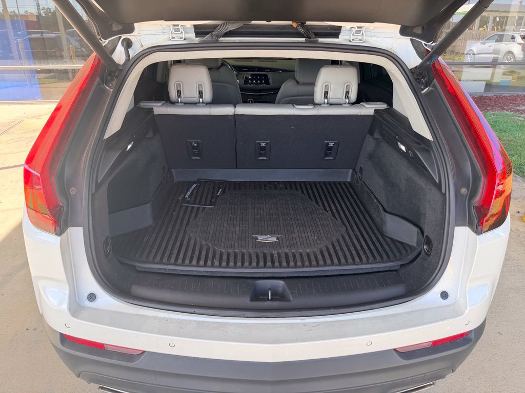 Used 2021 Cadillac XT4 Luxury w/ Cold Weather Package FWD image 14