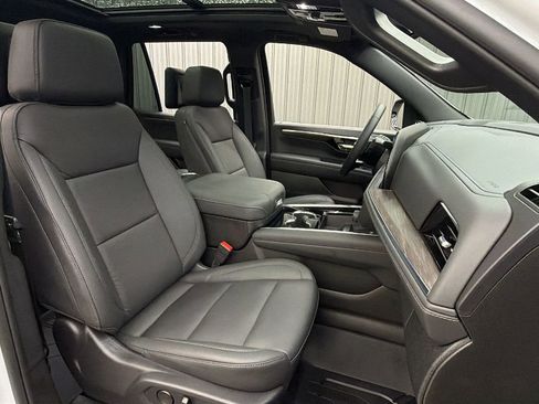Used 2026 Chevrolet Tahoe Z71 w/ Comfort Package AWD/4WD image 39