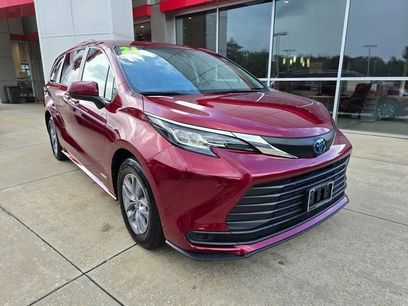 Certified 2021 Toyota Sienna LE w/ LE Plus Package