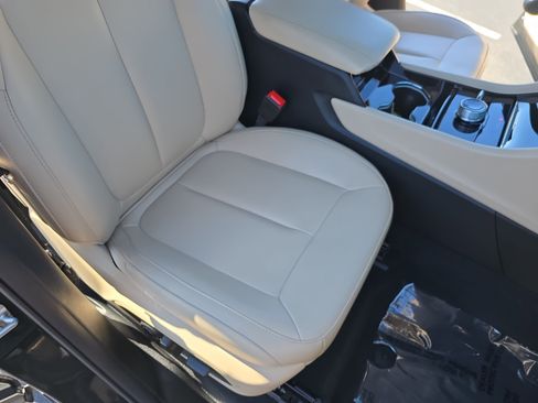 Used 2023 Jeep Grand Cherokee L Limited AWD/4WD image 10