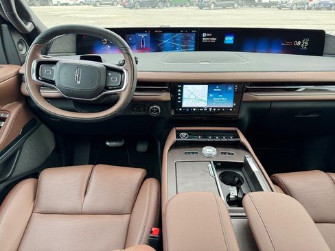 New 2025 Lincoln Navigator L Reserve image 14