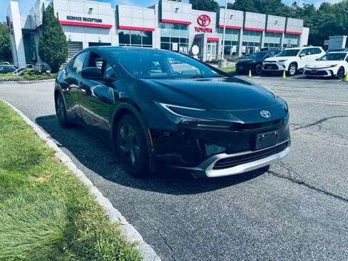 Used 2024 Toyota Prius Prime FWD image 3
