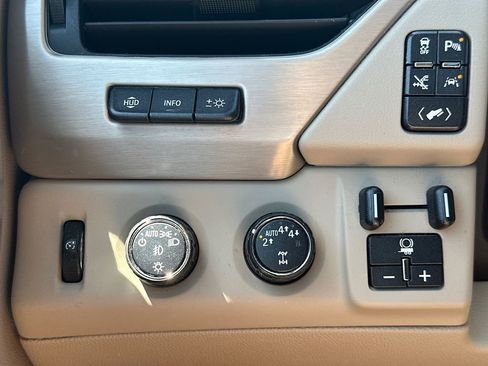 Used 2020 GMC Yukon XL Denali w/ Denali Premium Package AWD/4WD image 35