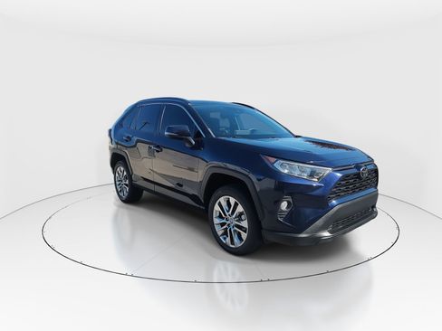 Used 2021 Toyota RAV4 XLE Premium image 2